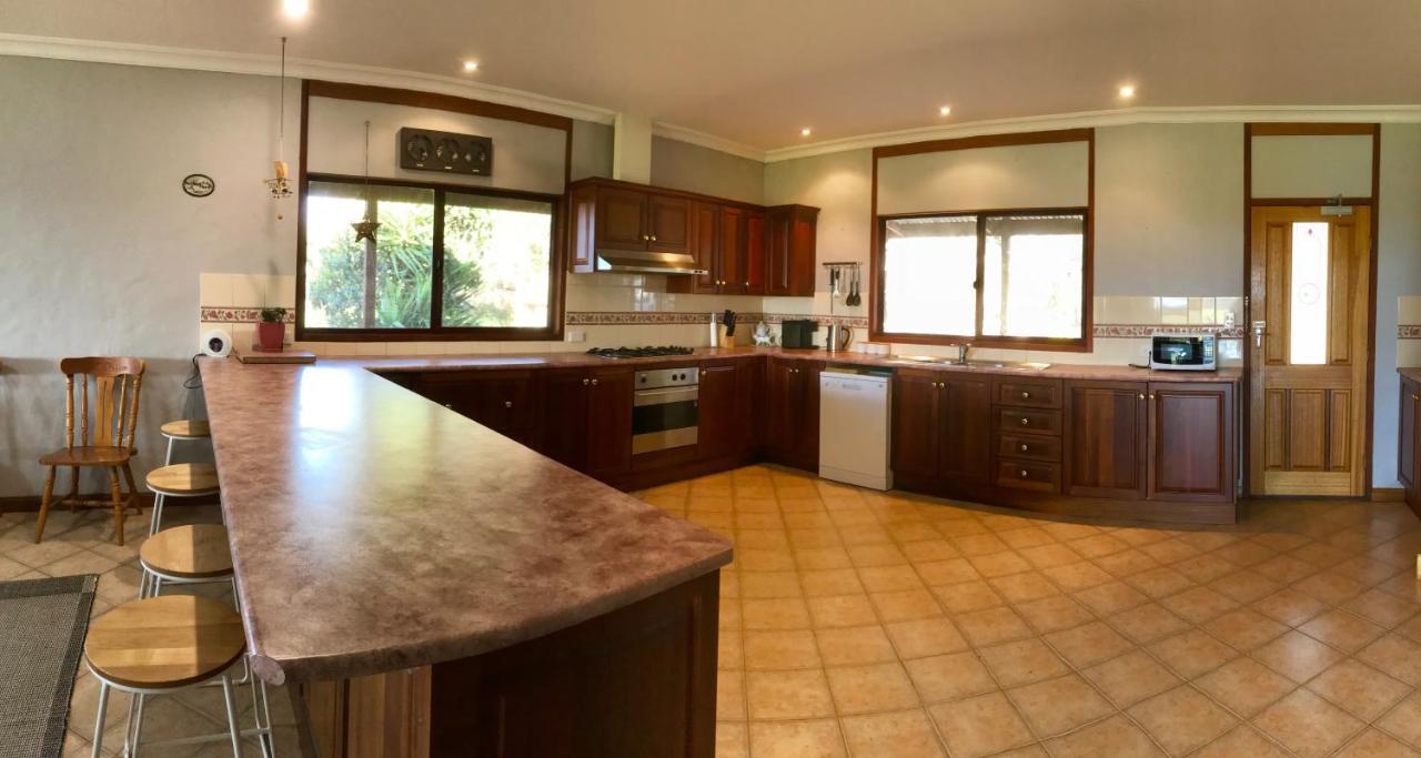 Bee'S Place - 3 Bedroom Home On 10 Acres Of Land With Distant Ocean Views Emu Bay Eksteriør billede